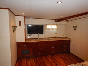 Deluxe Suite, 1 King Bed, Non Smoking, Marina View