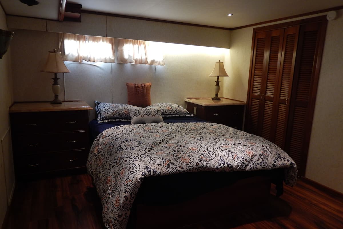 Deluxe Suite, 1 King Bed, Non Smoking, Marina View