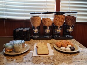 Free daily buffet breakfast - Miss Serenity your Marine Expreience (Key West)