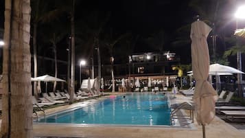 Kolam renang outdoor