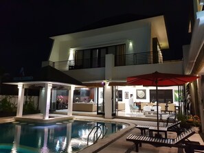 Front of property – evening/night - Aldeoz Nusa Dua Private Villa Bali (Nusa Dua)