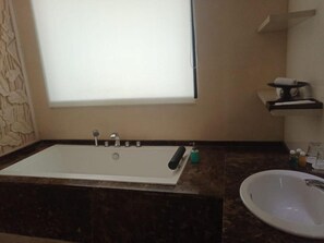 Family Single Room, 1 Double Bed, Poolside | Bathroom | Separate bathtub and shower, deep-soaking bathtub, free toiletries - Aldeoz Nusa Dua Private Villa Bali (Nusa Dua)