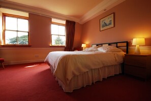 2 bedrooms, iron/ironing board, travel crib, WiFi - Edinburgh, Dalkeith , Eskbank , vacation rental.  S T LET LICENCE APL' MLOOO90P (Dalkeith)