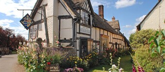 Old Fox Cottage - sleeps 4 guests  in 2 bedrooms