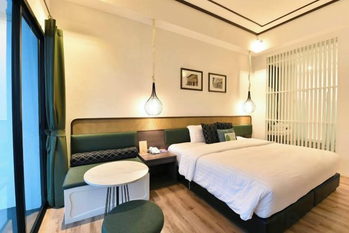In-room safe, desk, blackout drapes, soundproofing