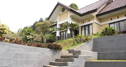 Aldeoz Ciater Cikole Villa Subang