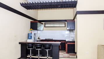 Fridge, stovetop, electric kettle, cookware/dishes/utensils