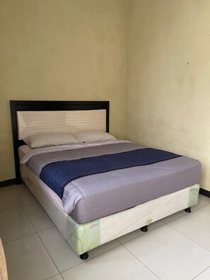 4 bedrooms, bed sheets