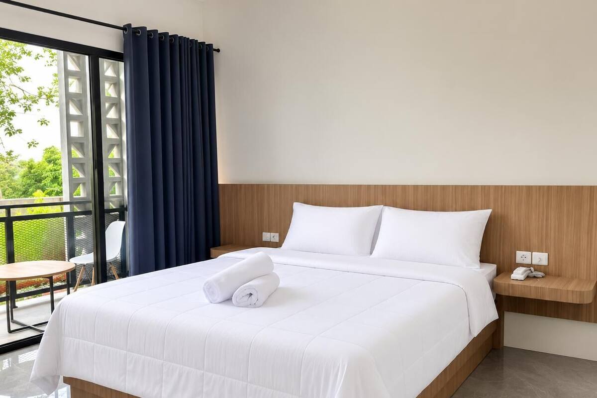 4 bedrooms, bed sheets