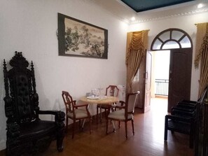 Huvila, 4 makuuhuonetta, tupakointi kielletty | Huoneen varustelu