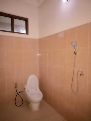 Villa, 4 Bedrooms, Non Smoking | Bathroom | Shower, free toiletries, towels