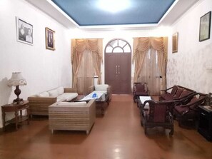 Huvila, 4 makuuhuonetta, tupakointi kielletty | Oleskelualue | LCD-televisio