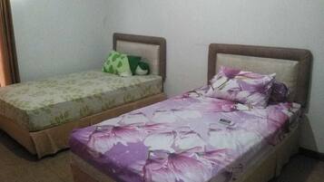 Room, 1 Bedroom, Non Smoking, City View | 3 bedrooms, free WiFi, bed sheets