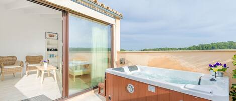 Bañera de hidromasaje exterior