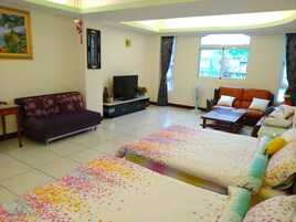 Phòng 4 Tiêu chuẩn | Bàn, màn/rèm cản sáng, phòng cách âm 