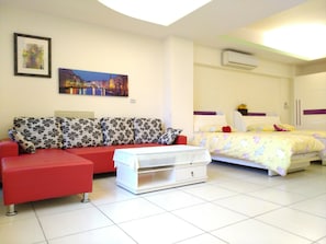 Standard Triple Room | Desk, blackout drapes, soundproofing, free WiFi - Alien B&B (Hualien City)