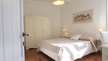 2 dormitorios, caja fuerte, tabla de planchar con plancha y wifi gratis