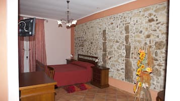 2 Schlafzimmer, hochwertige Bettwaren, Betten mit Memory-Foam-Matratzen