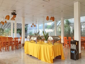 Petit déjeuner servi sur place