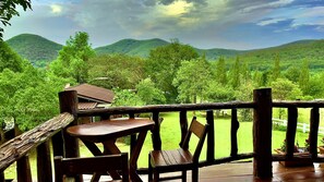 Cabin with Mountain View  | Terassi/patio