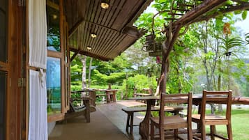 Cottage with Fan | Terrace/patio