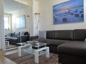 Smart TV, DVD player, books, video library - 3-room vacation apartment Villa Parkblick, 55 inch UHD, Blu-ray, renovated in 2024 (Kühlungsborn Ost)