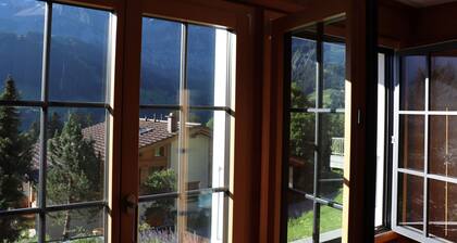 Calme, ensoleillé et confortable appartement de 3 piÚces avec une vue sur les montagnes