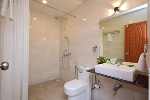 Shower, free toiletries