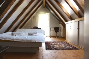 3 chambres, fer et planche à repasser, Wi-Fi, draps fournis