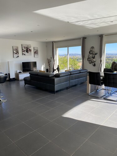 Villa with swimming pool, bowling green and panoramic view