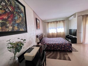 4 bedrooms, in-room safe, iron/ironing board, free WiFi