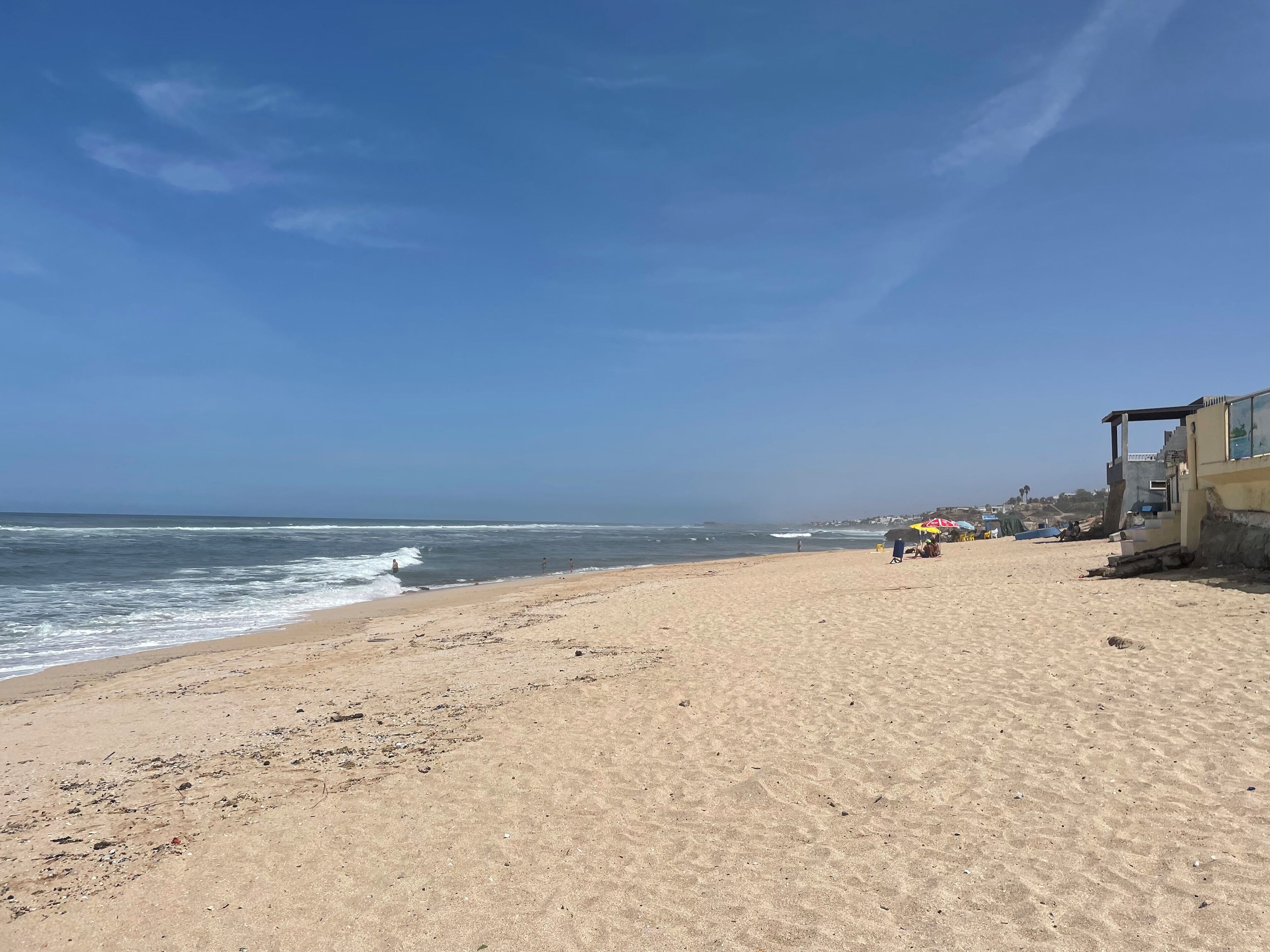 Plage à proximité, chaises longues, serviettes de plage