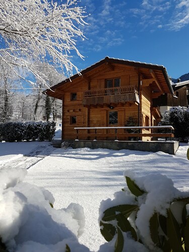 Chalet cosy au calme
Vue montagne, proche Annecy et Aravis