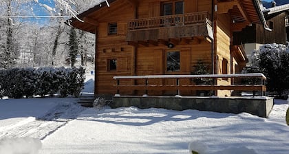 Chalet cosy au calme
Vue montagne, proche Annecy et Aravis