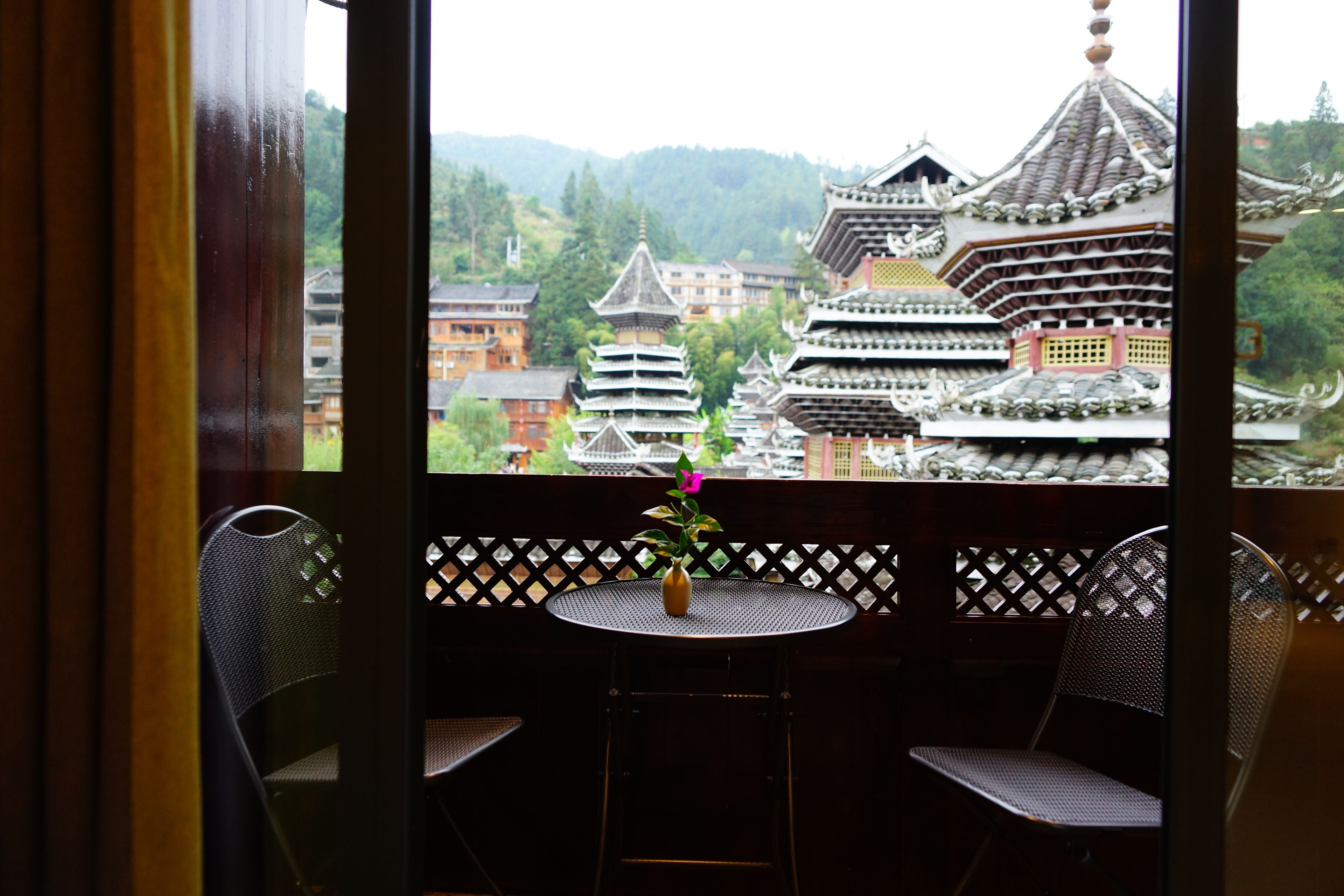 Comfort-Zimmer, Mehrere Betten | Hochwertige Bettwaren, Schreibtisch, Verdunkelungsvorhänge