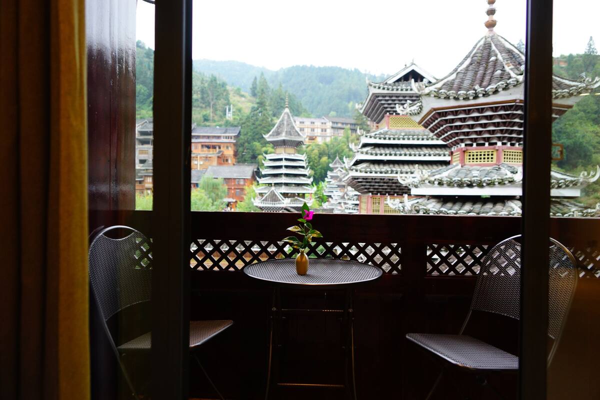 Comfort-Zimmer, Mehrere Betten | Hochwertige Bettwaren, Schreibtisch, Verdunkelungsvorhänge