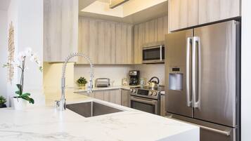 Apartment, Multiple Beds, Non Smoking, Pool View | Private kitchen | Full-size fridge, microwave, oven, stovetop