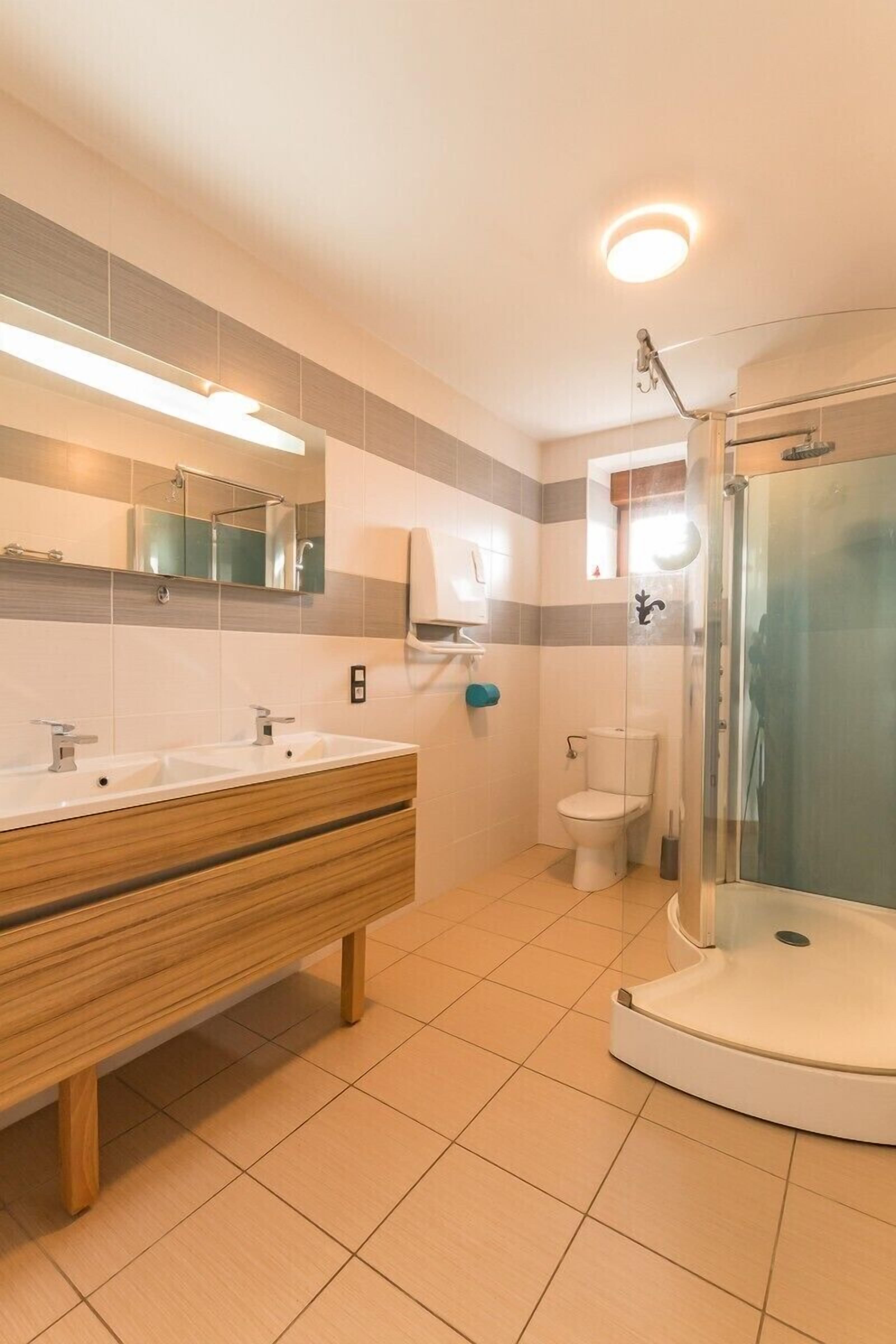 Combined shower/tub, hair dryer, towels, soap