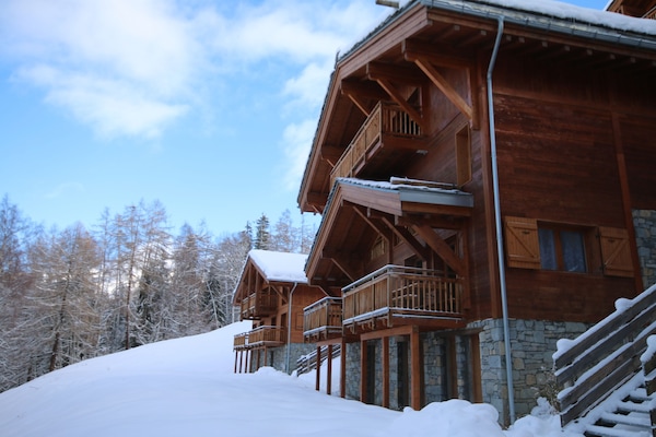 Le Chalet situé à 150 m de centre et du départ au ski
Balcon du haut pour l APT