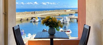 Deux pièces + terrasse, vue mer, port d'Erbalunga