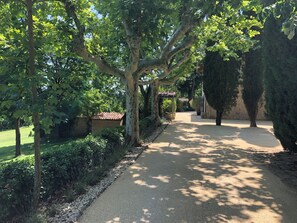 Property grounds - Gite Rose Very Much Charming (Charmes-sur-l'Herbasse)