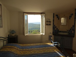 3 間睡房、熨斗/熨衫板、免費 Wi-Fi、床單