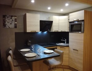 Fridge, microwave, oven, dishwasher - renovated 31m² apartment with 2 bedrooms and a beautiful view facing south (Val Thorens)