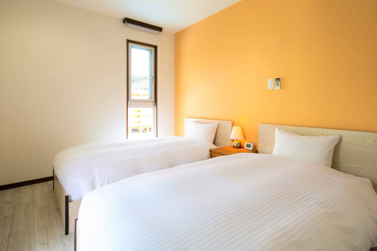 1 bedroom, desk, soundproofing, free wifi