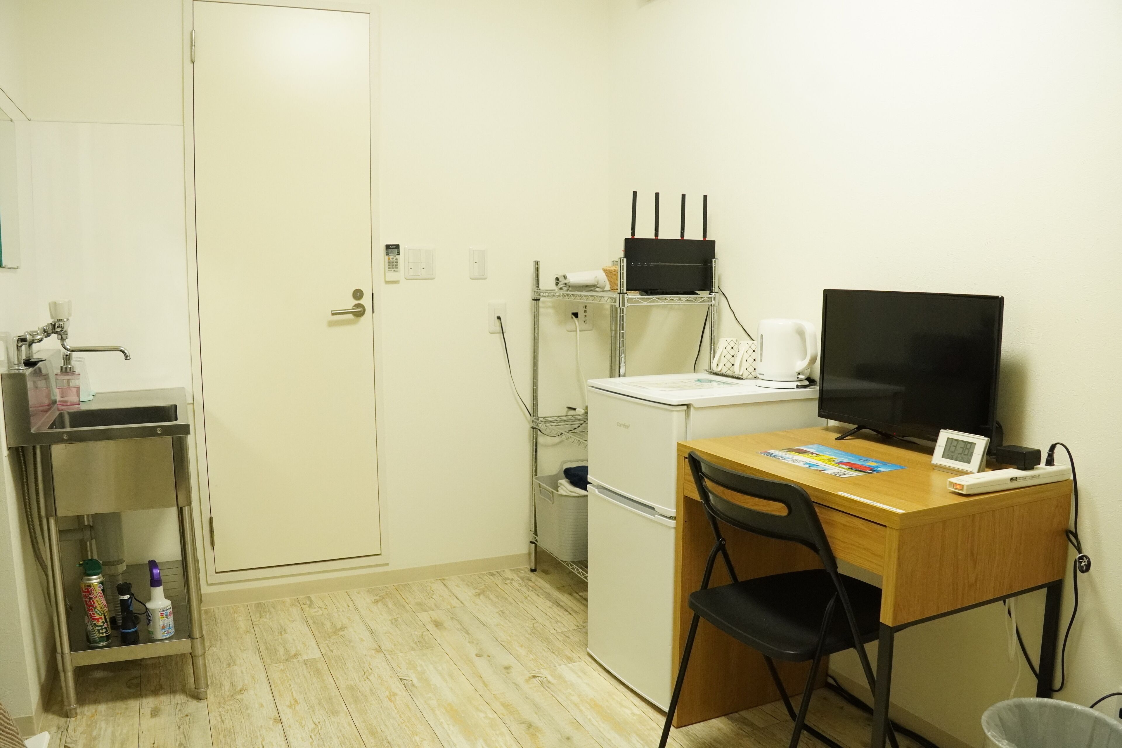 economy room, non smoking | 1 bedroom, desk, soundproofing, free wifi