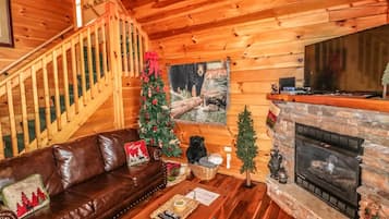 Televisión y chimenea