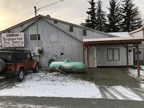 Exterior - Accommodation at Chilkat bakery (Haines)