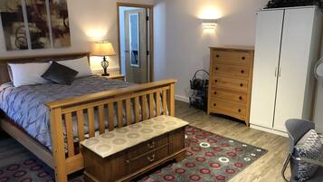 1 bedroom, desk, free WiFi, bed sheets