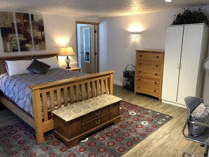 1 bedroom, desk, free WiFi, bed sheets