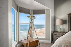 5 bedrooms, desk, iron/ironing board, travel crib
